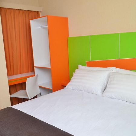 Titanium Express HomTel Jacarta Exterior foto