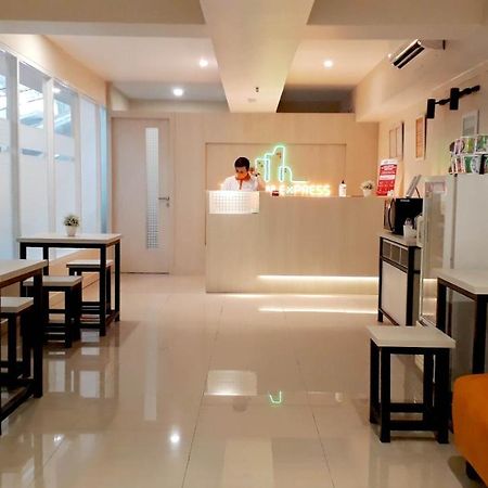 Titanium Express HomTel Jacarta Exterior foto