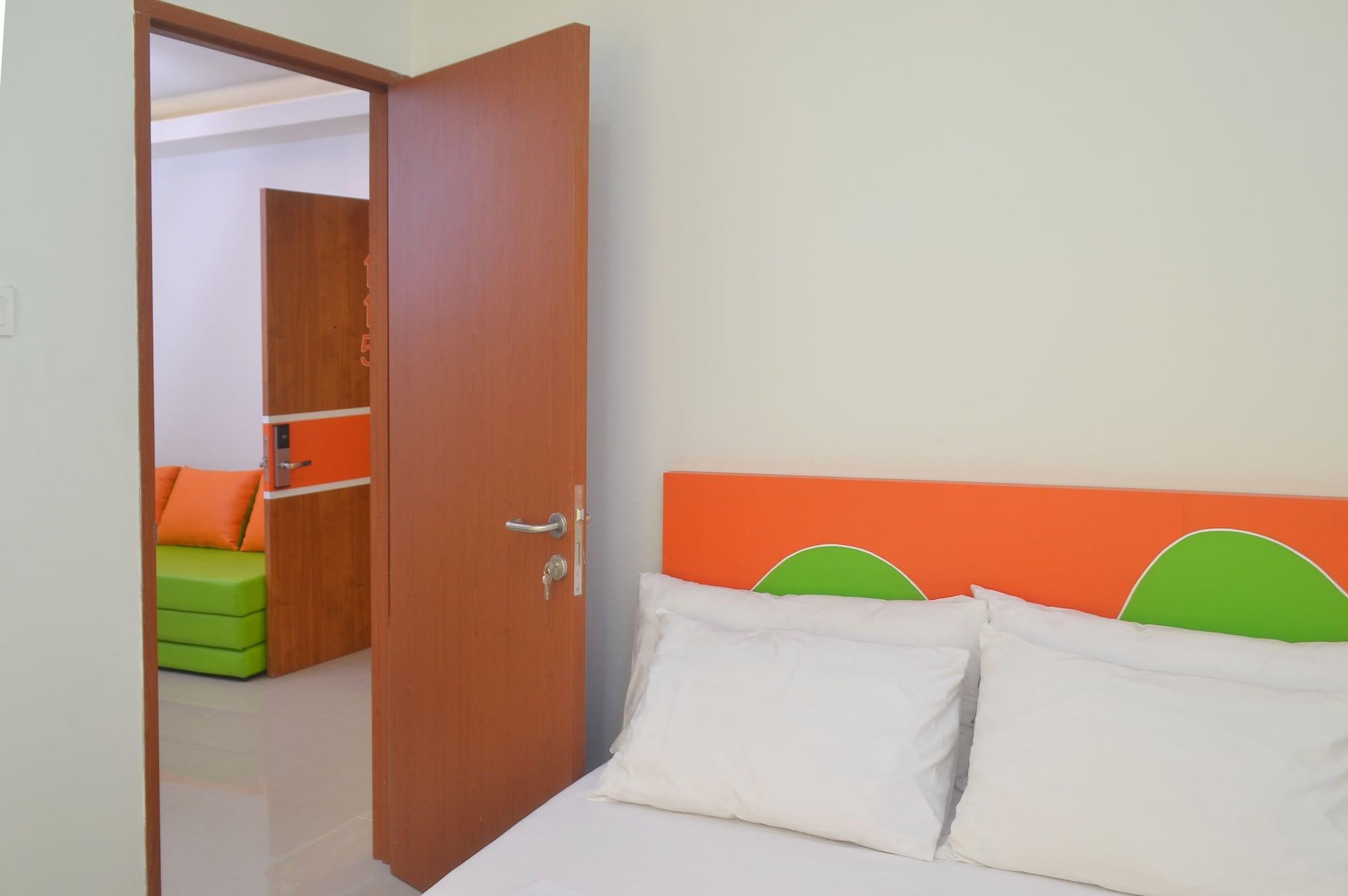 Titanium Express HomTel Jacarta Exterior foto