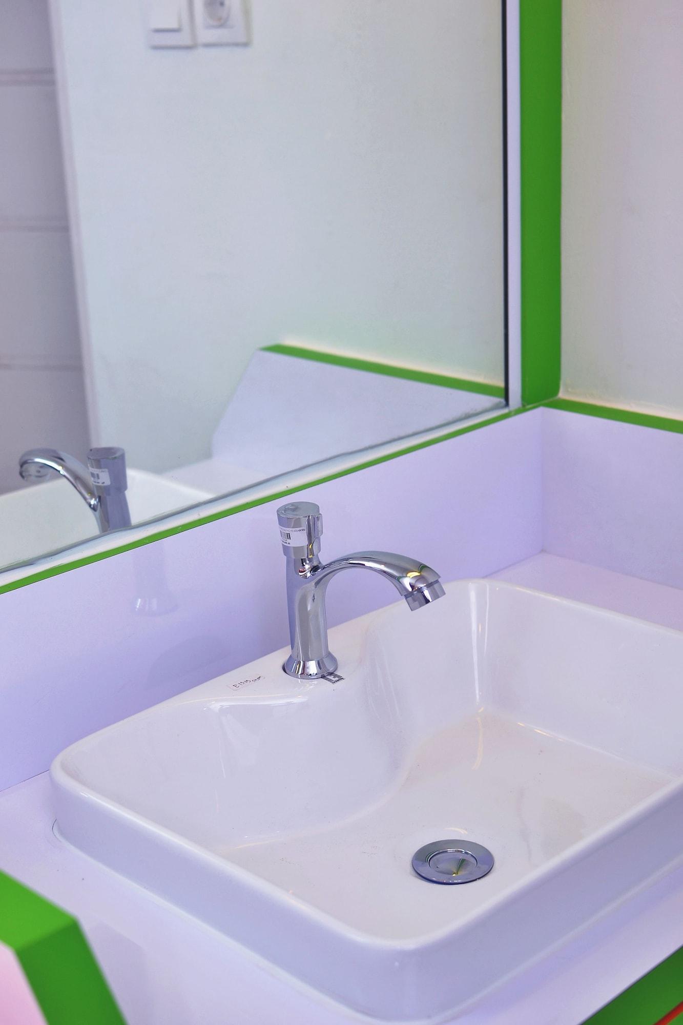 Titanium Express HomTel Jacarta Exterior foto