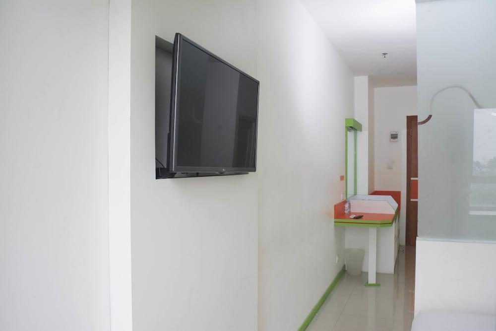 Titanium Express HomTel Jacarta Exterior foto