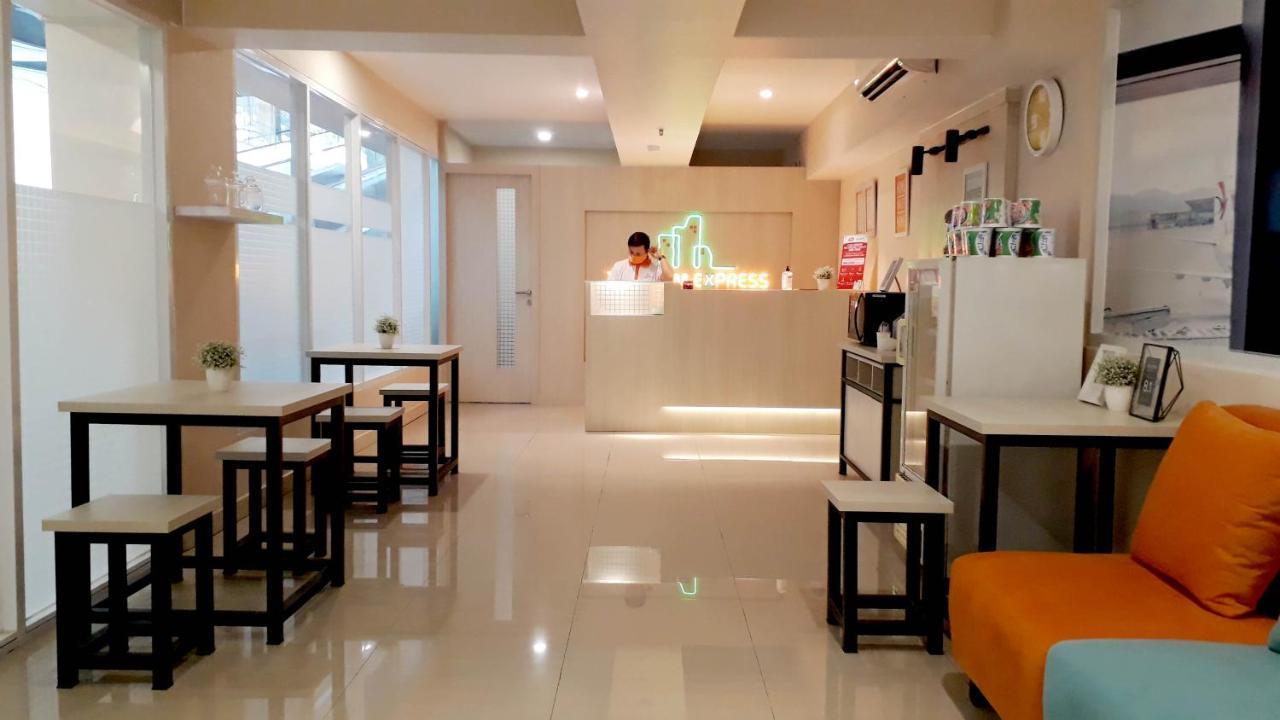 Titanium Express HomTel Jacarta Exterior foto
