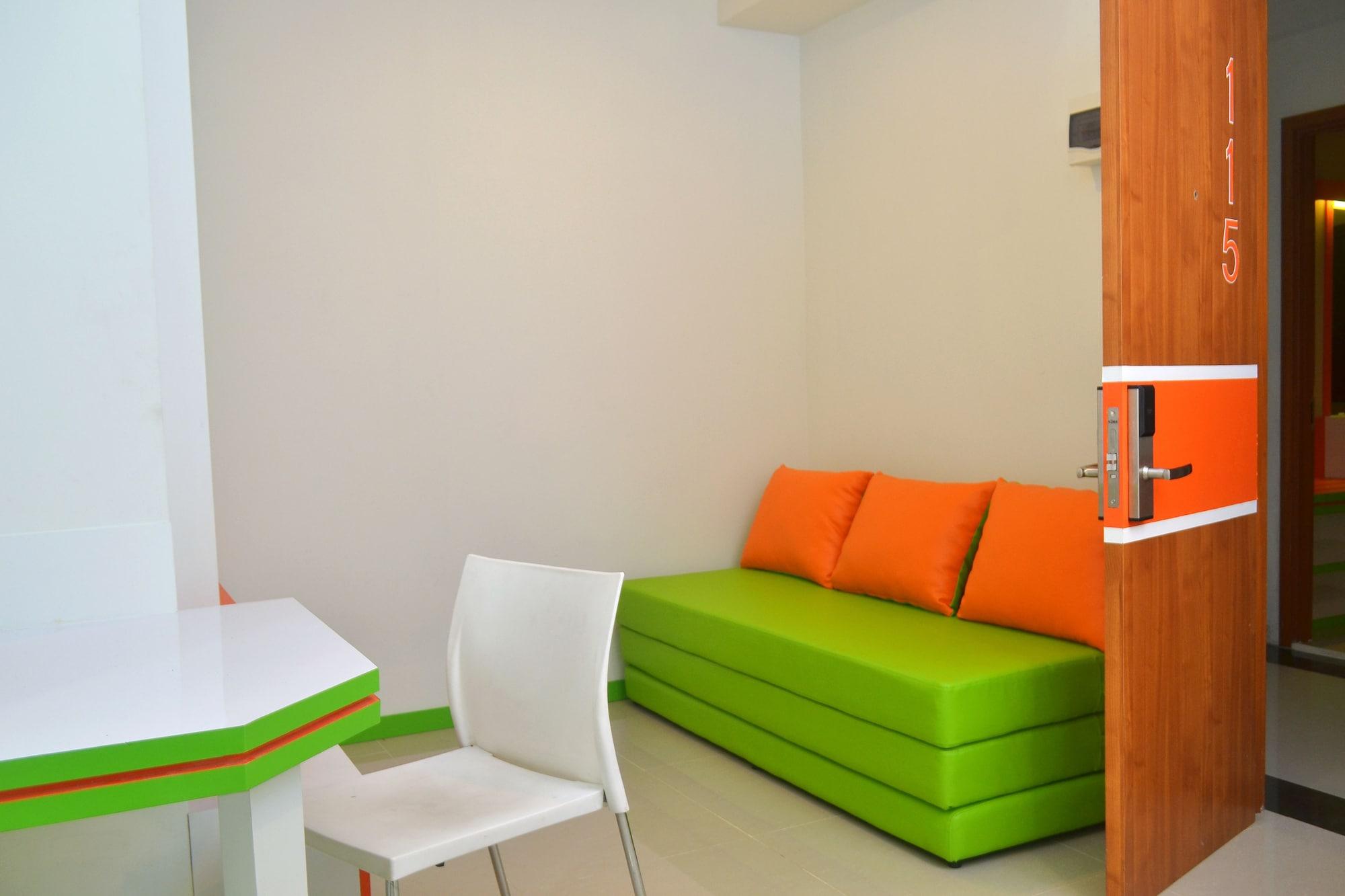 Titanium Express HomTel Jacarta Exterior foto