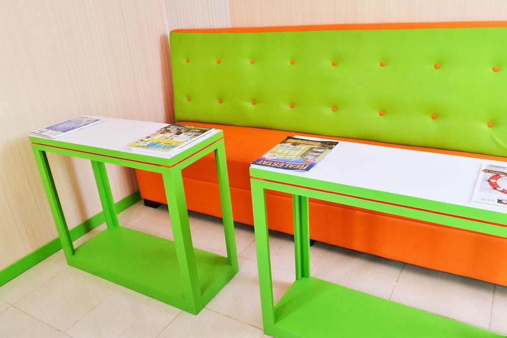 Titanium Express HomTel Jacarta Exterior foto