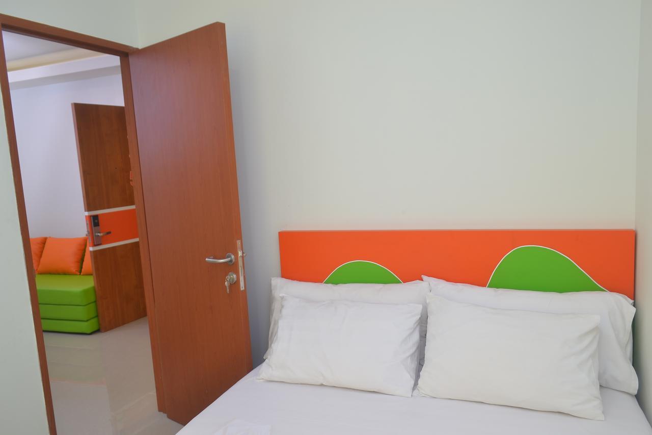 Titanium Express HomTel Jacarta Exterior foto