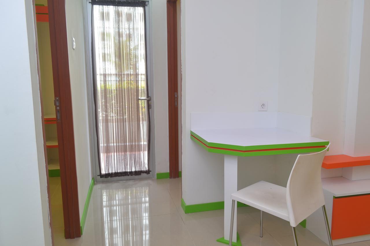 Titanium Express HomTel Jacarta Exterior foto