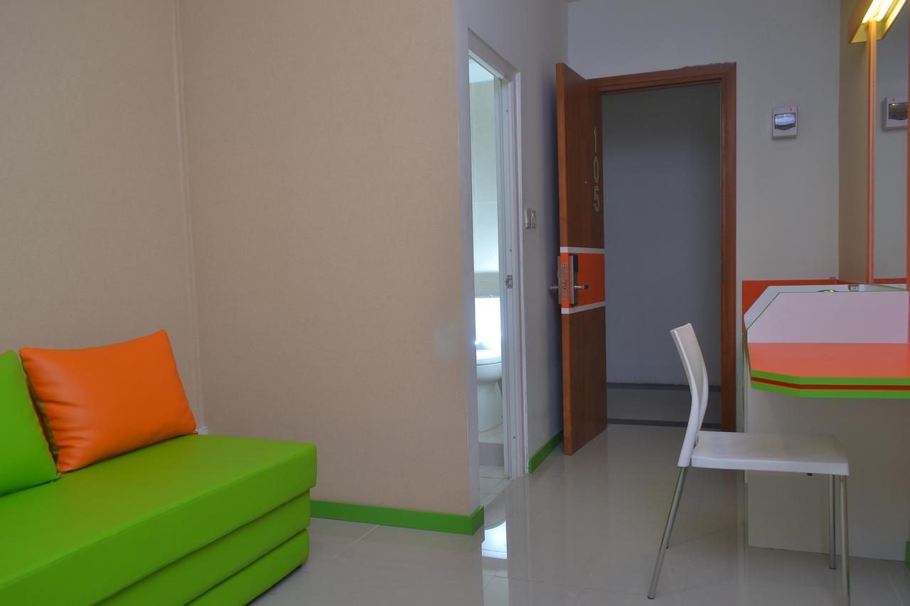 Titanium Express HomTel Jacarta Exterior foto