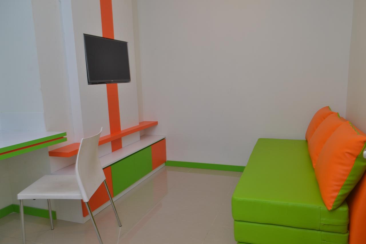 Titanium Express HomTel Jacarta Exterior foto