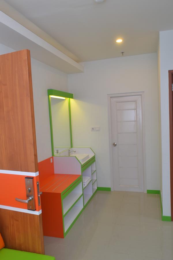 Titanium Express HomTel Jacarta Exterior foto