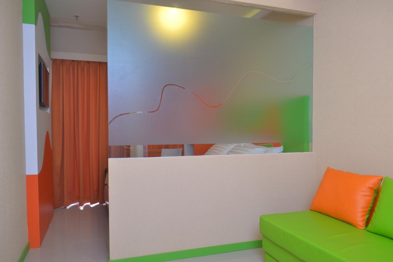 Titanium Express HomTel Jacarta Exterior foto