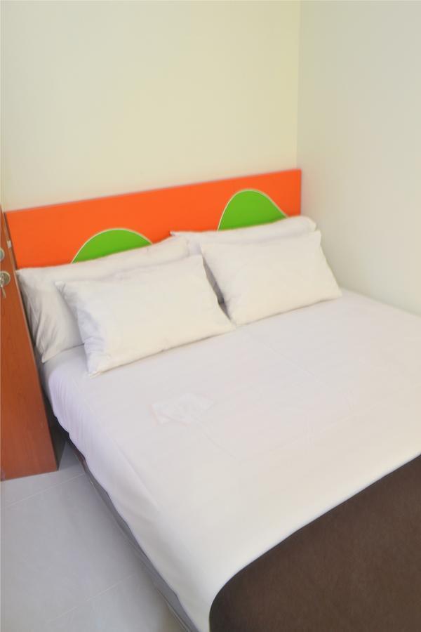 Titanium Express HomTel Jacarta Exterior foto